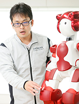 写真「ロボットボディ開発担当 山本晃弘研究員」