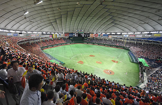 Intercity Baseball Tournament, Hitachi Group employees cheer for the team (Tokyo Dome)