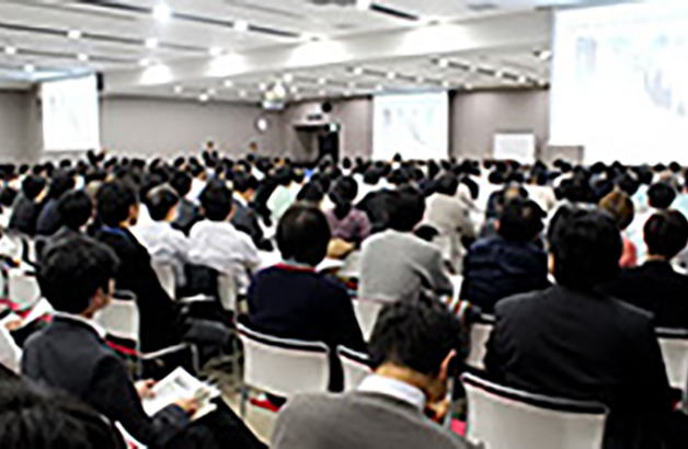 Many different lectures and discussions are held at the company.