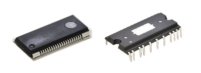 [画像]今回製品化したモーター駆動用高耐圧IC「ECN30216(左)」 および「ECN30624(右)」
