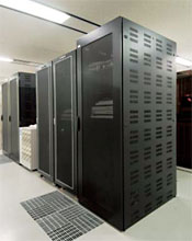 ��t�j���[�^�E���{�Ђɐݒu���ꂽ�T�[�o���[���i�t�@�C���T�[�o�j