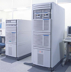 HITACHI9000V�T�[�o�̎ʐ^