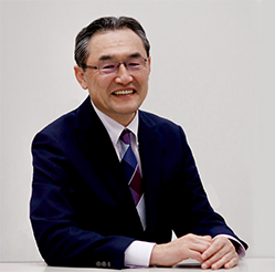 院長　酒向　晃弘