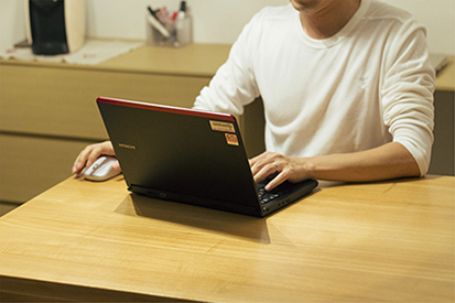 10年以上前から導入しているセキュリティPC。柔軟な働き方を促進しています。