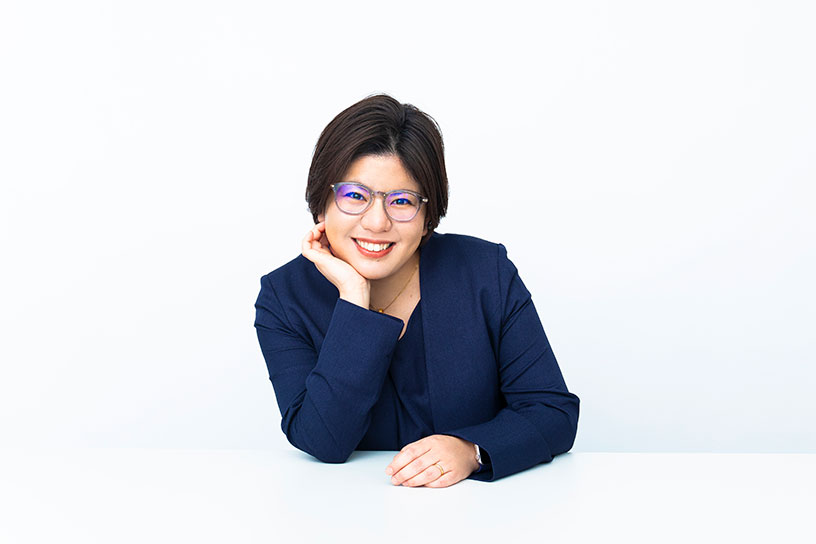 ���q ����