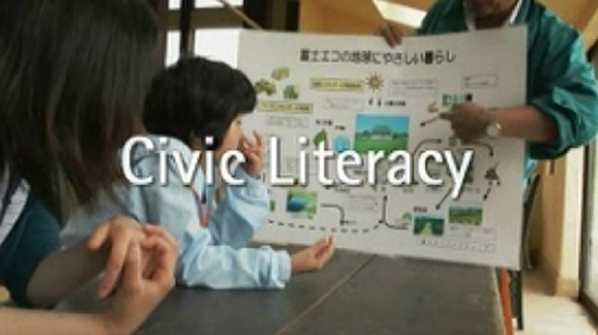 画像：若者向けにレクチャーを行う環境教育コンサルタントの紹介ビデオ